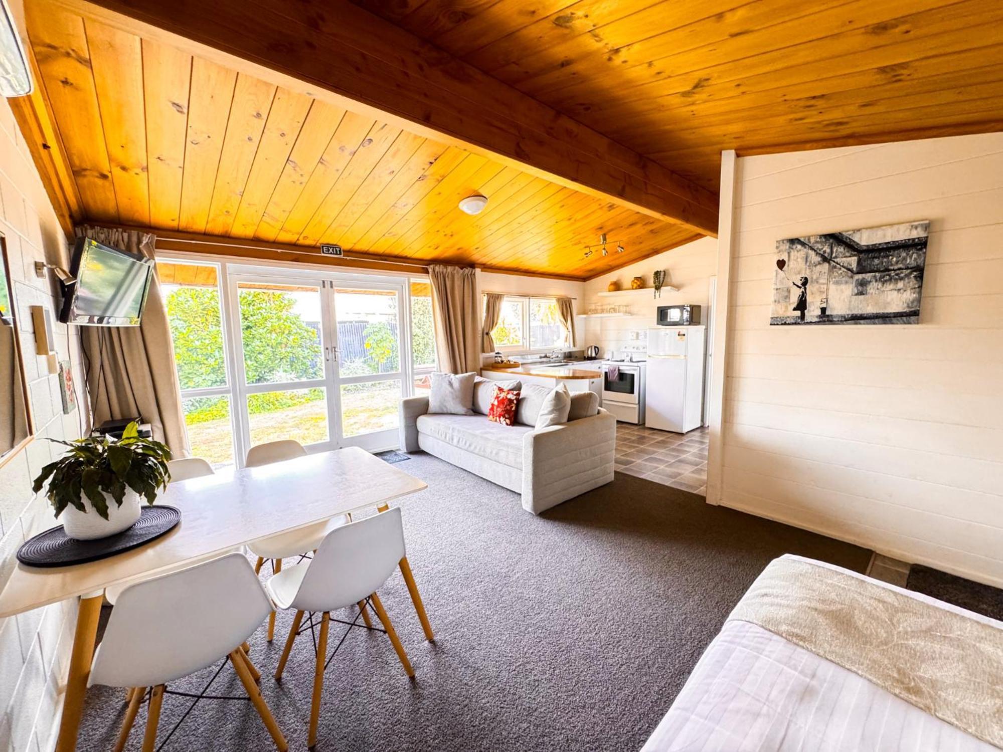 Waikanae Beach Motel Gisborne Exterior foto